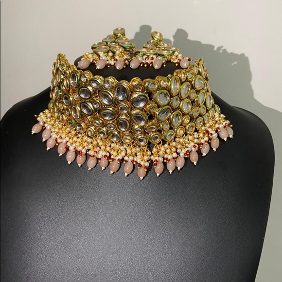 Kundan and semi precious stones Indian wedding jewellery set - Picture 8 of 8